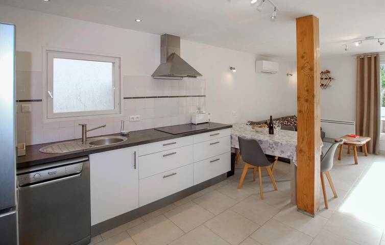Appartement confortable avec piscine, parking et jardin à Jaujac in Jaujac, Parc naturel régional des Monts d'Ardèche