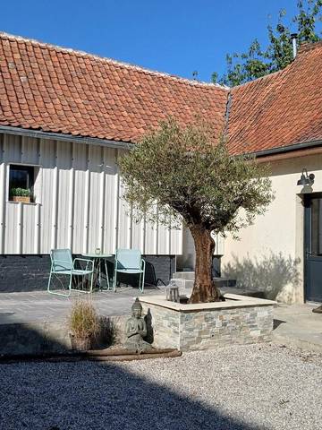 Chambre d’hôte pour 2 personnes, avec jardin ainsi que terrasse et jacuzzi à Chériennes