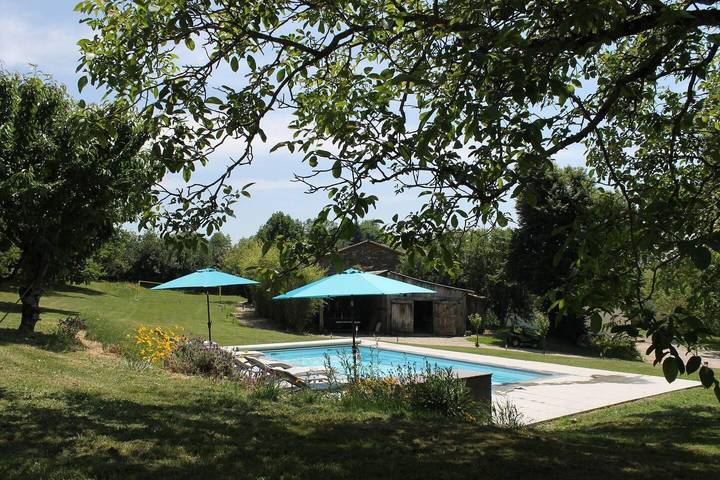Gîte pour 4 personnes, avec Terrasse ainsi que Jardin et Piscine à Villefranche-d'Albigeois