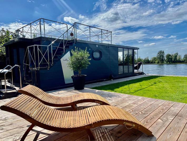 Boot voor 6 personen, with Terras and Tuin as well as Sauna and Uitzicht op het meer in Vinkeveen