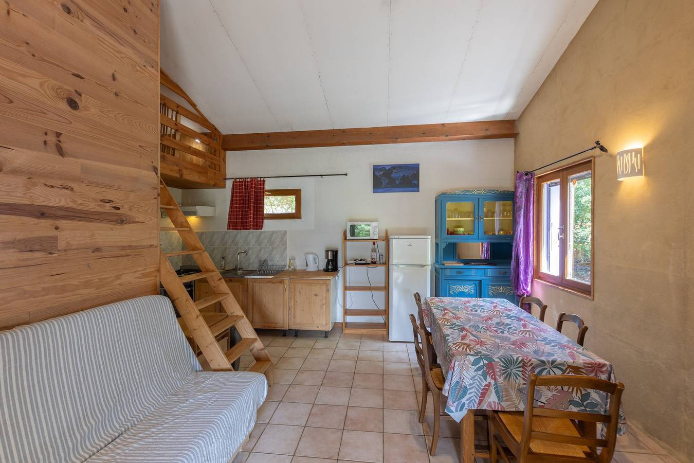 Chalet 'Bleu 6 Personnes Piscine' avec vue montagne, terrasse privée et Wi-Fi in Darbres, Ardèche