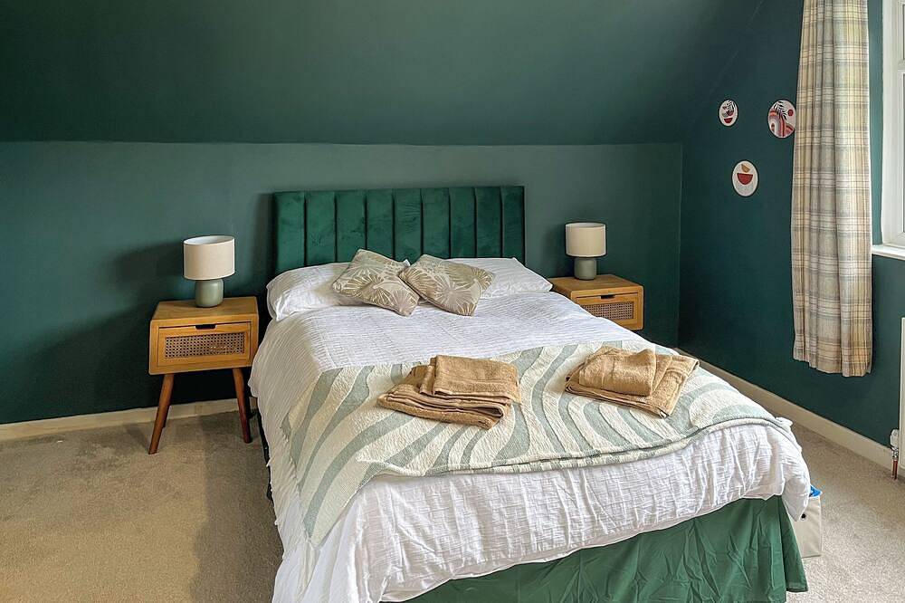 4 bedroom accommodation in Addingham, near Ilkley in Addingham, West Yorkshire