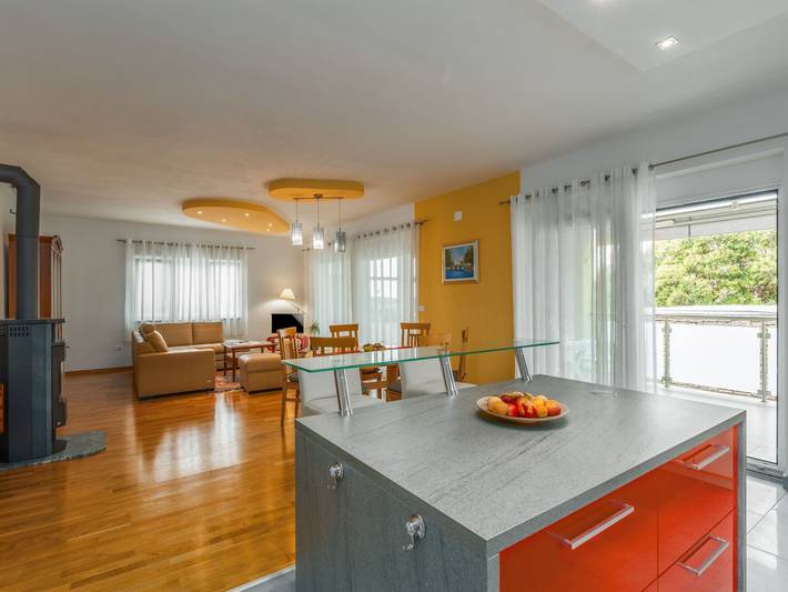 Ferienhaus für 6 Personen, mit Terrasse und Garten, mit Haustier in Kastelir