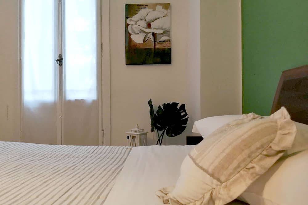 Entire apartment, Lovely Apartment For 2 In Downtown in Como, Lake Como