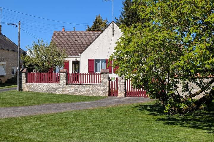 Gîte pour 6 personnes, avec jardin, animaux acceptés à Germignonville