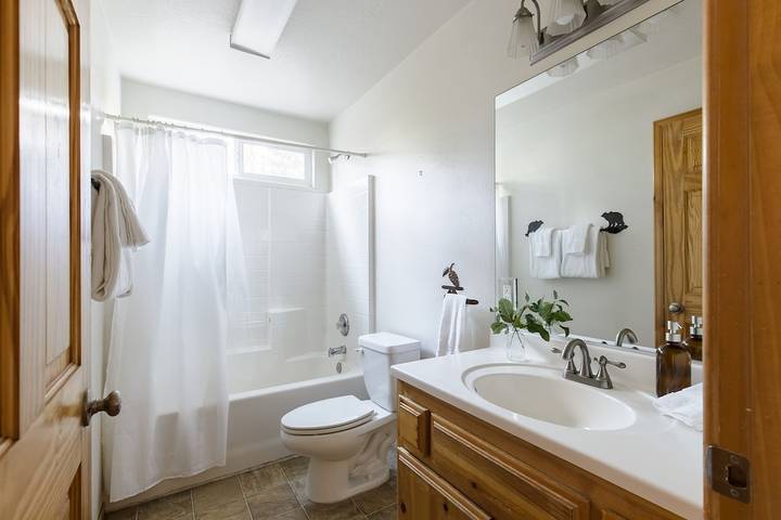 Glamping for 8 people, with hot tub, with pets in Big Bear Lake