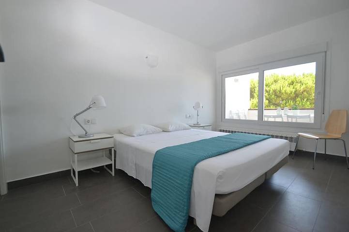 Ganze Wohnung, La Bufera - Für 6 Personen, drei Schlafzimmer, 2 Bäder, Balkon, Gemeinschaftspool. in el Balmí Gran (Sitges), Sitges
