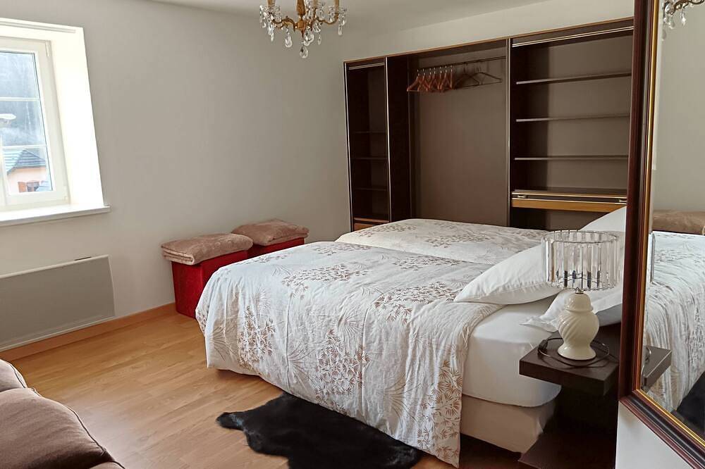 Ganze Wohnung, Apartment 126m2 + outside (balcony, garden furniture, table) 4 bedrooms 8 persons in Sainte-Marie-aux-Mines, Regionaler Naturpark Belchen der Vogesen