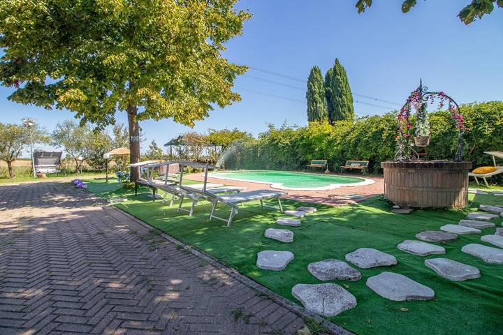 Appartamento per 2 persone, con sauna e panorama nonché giardino e piscina in Coriano