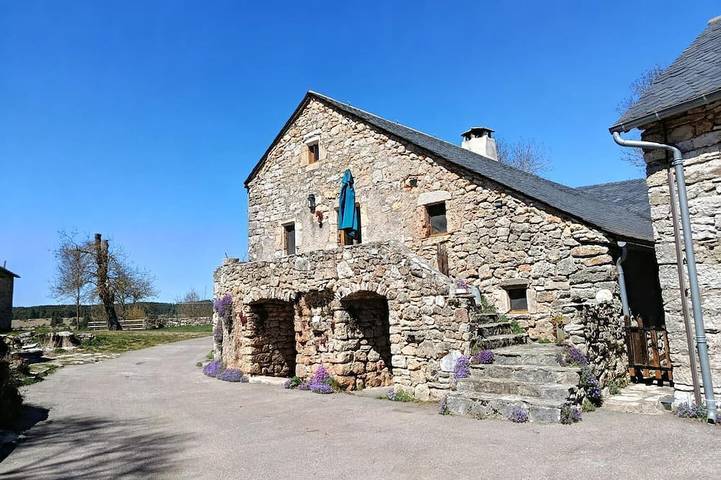 Location de vacances pour 6 personnes, avec jardin, animaux acceptés à Mas-Saint-Chély