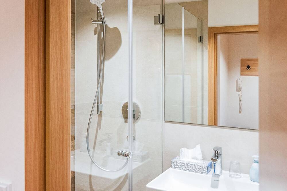 Gästehaus Ferienwohnungen Liedschreiber Gbr - Einzelzimmer in Rottach-Egern, Bayerische Alpen