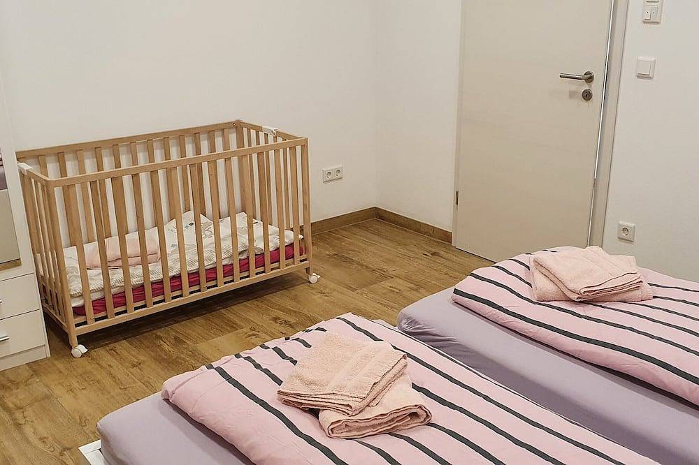 Ganze Wohnung, Ferienwohnung mit Terrasse direkt am Hesselberg in Gerolfingen, Romantische Straße