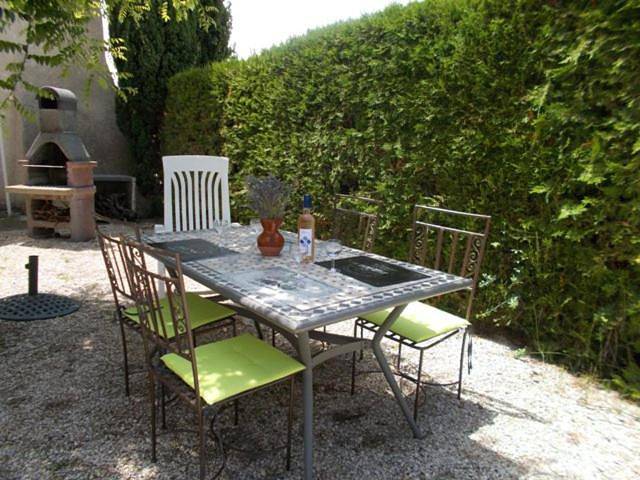 Gîte pour 5 personnes, avec balcon ainsi que vue et jardin à Roaix - 2