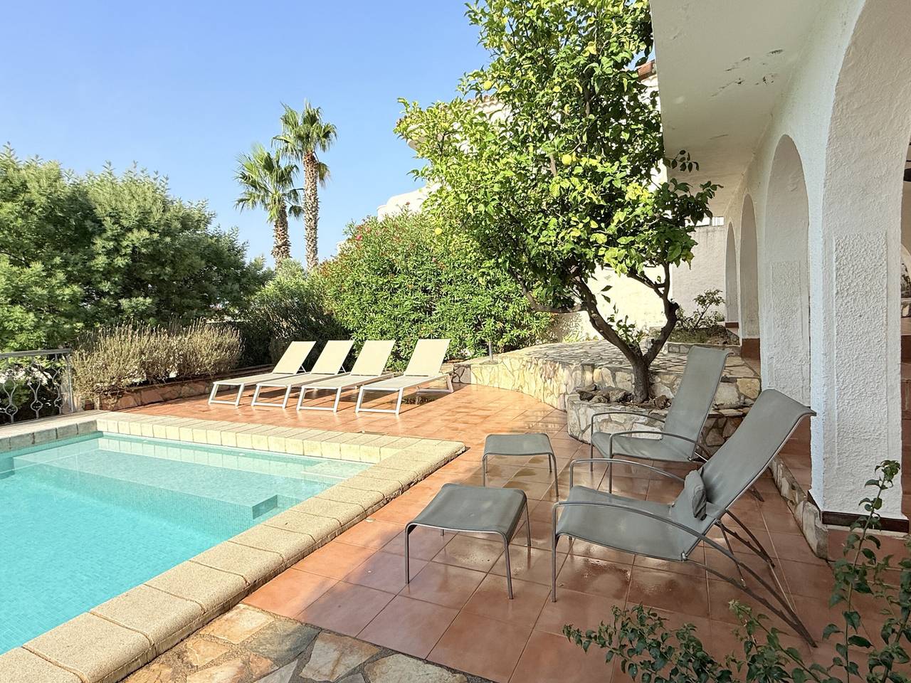 Maison à Roses avec piscine privée, clim, Wifi & parking in El Mas Fumats, Roses