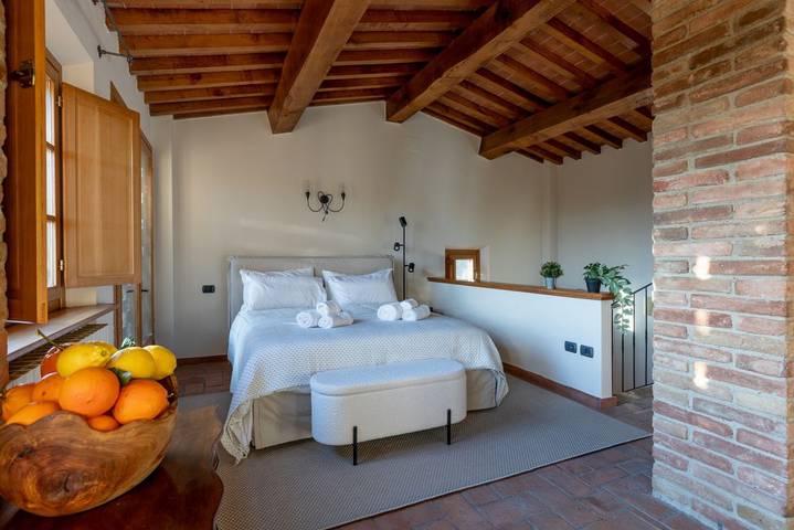 Appartamento intero, GuestHost - Tuscany Dream Barn with Swimming Pool in Palaia, Pisa e dintorni