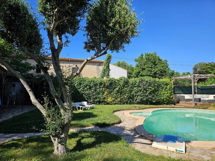 Location de vacances pour 10 personnes, avec piscine ainsi que terrasse et jardin à Canet - 3