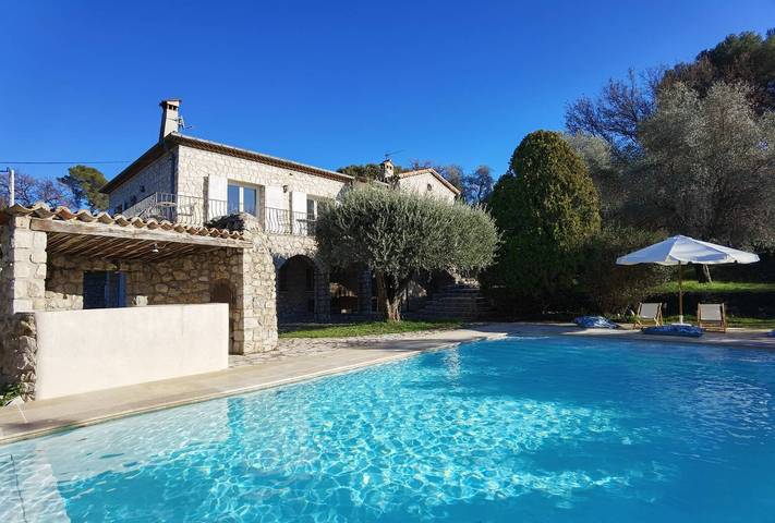 Gîte pour 12 personnes, avec Piscine à Roquefort-les-Pins