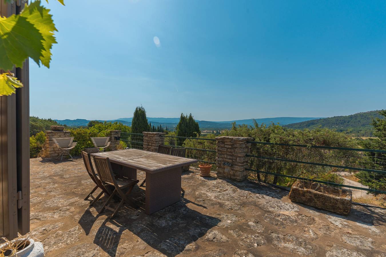 Ferienhaus 'Saint Eyries' mit Bergblick, privater Terrasse und Wlan in Village de Gordes, Gordes