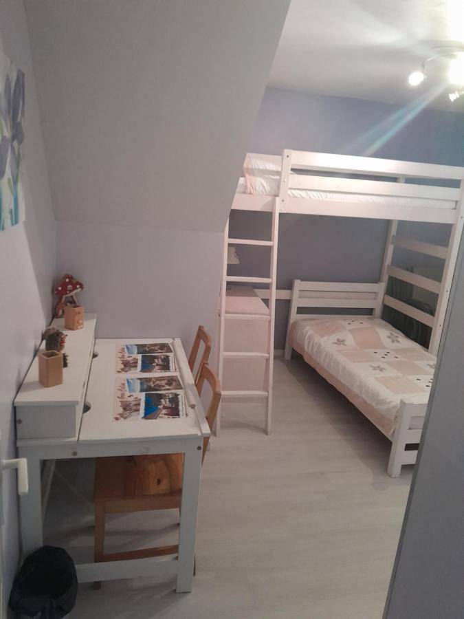 Gîte pour 6 personnes, avec vue et jardin, adapté aux familles à Doucier - 4