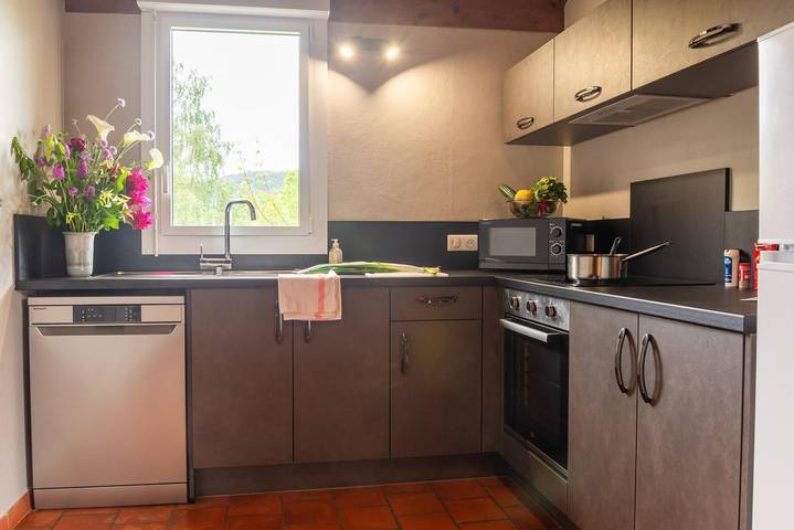 Gîte pour 6 personnes, avec Balcon et Terrasse ainsi que Jardin et Piscine à La Canourgue - 2