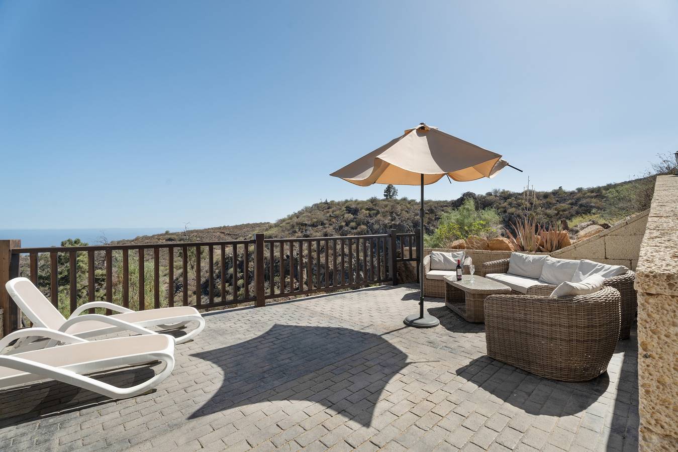 Hel lejlighed, Vacation Apartment 'Tosca' with Sea View, Shared Pool and Wi-Fi in Granadilla de Abona, Tenerife syd