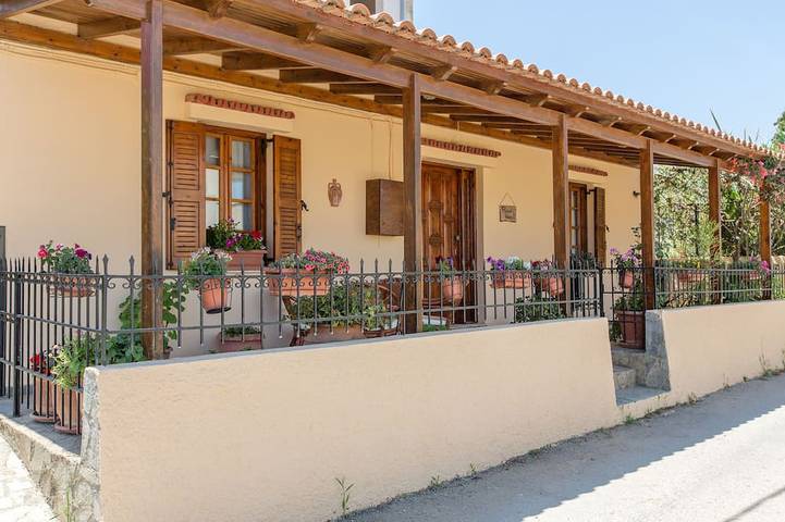 Gîte pour 6 personnes, avec Balcon et Jardin