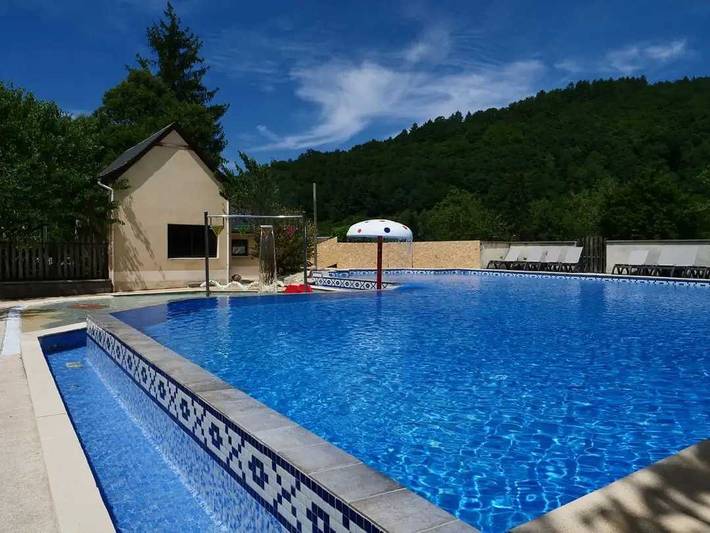 Casa rodante para 8 personas, con piscina y piscina para niños - 1