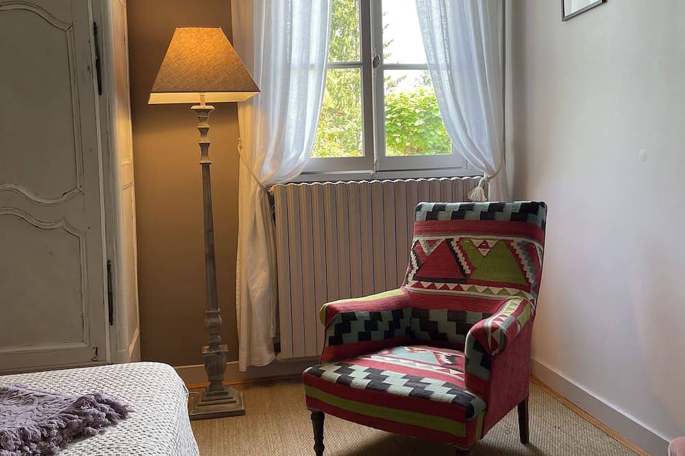 Authentique maison de charme du 19 ème avec grand parc ,rivière au fond, piscine in Longué-Jumelles, Vallée de la Loire
