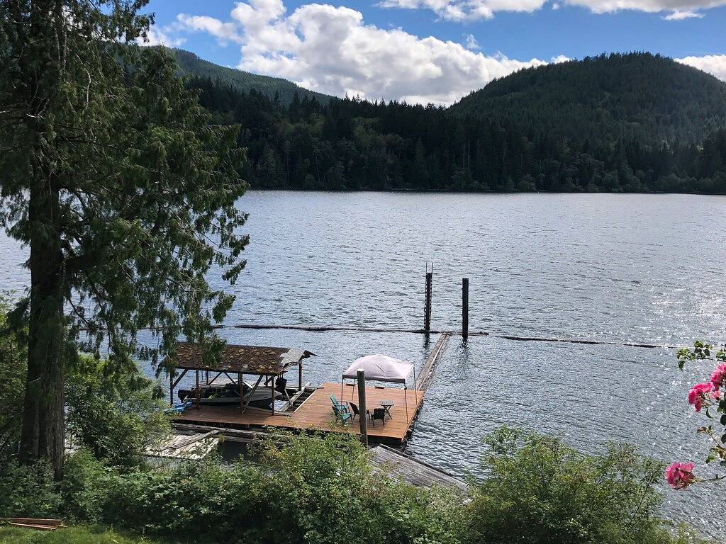 Ganze Wohnung, Wunderschöne Privatsuite am See von Cowichan - für 5 Personen in Youbou / Meade Creek, Cowichan Valley Regional District