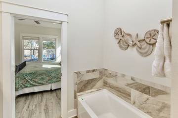 Vacation House for 22 Guests in Destin, Emerald Coast, Picture 4