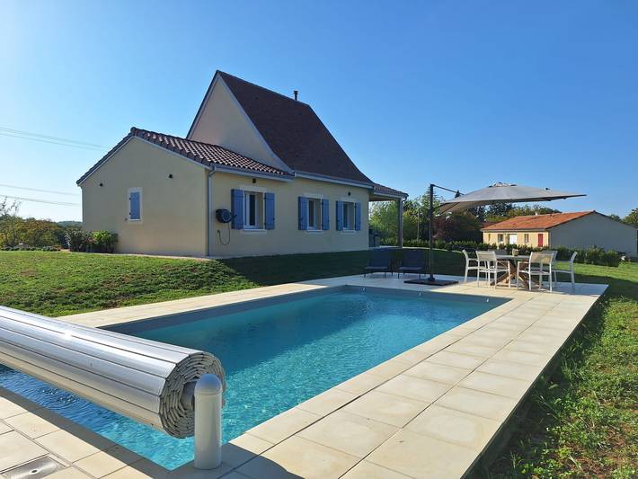 Gîte pour 6 personnes, avec Piscine à Meyrals
