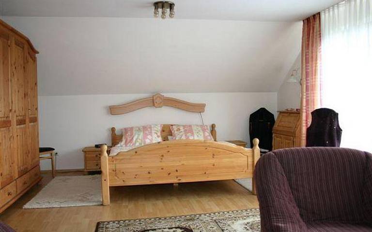 Pension Haus zum Schlehenberg - Zweibettzimmer im Souterrain mit Dusche/Wc in Frankenalb