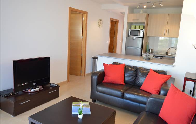 Apartamento vacacional entero, Apartamento con terraza junto a la piscina cerca del centro de la ciudad in Condado de Alhama, Alhama de Murcia