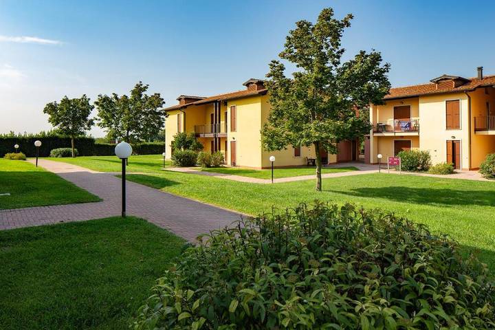 Ferienwohnung für 4 Personen, mit Balkon und Terrasse sowie Pool in Castelnuovo del Garda