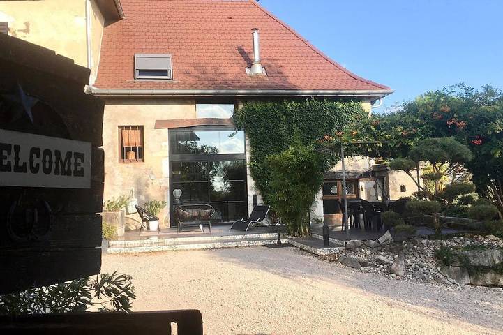 Gîte pour 10 personnes, avec balcon et jardin dans Gresin