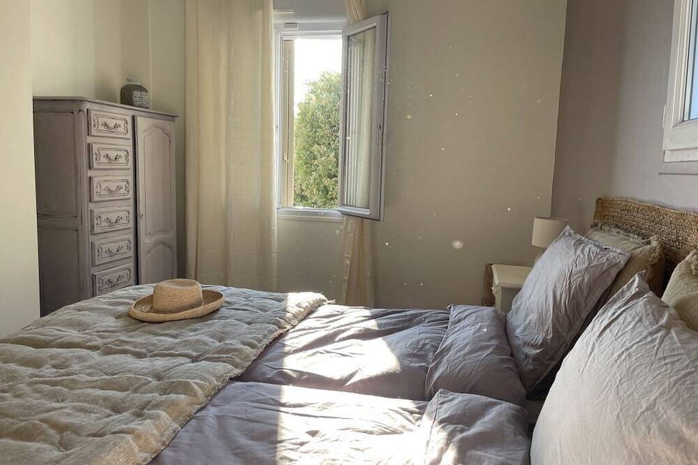 Luxurious  villa  offers a breathtaking 200° open view of the Luberon in Saint-Saturnin-lès-Apt, Parc naturel régional du Luberon