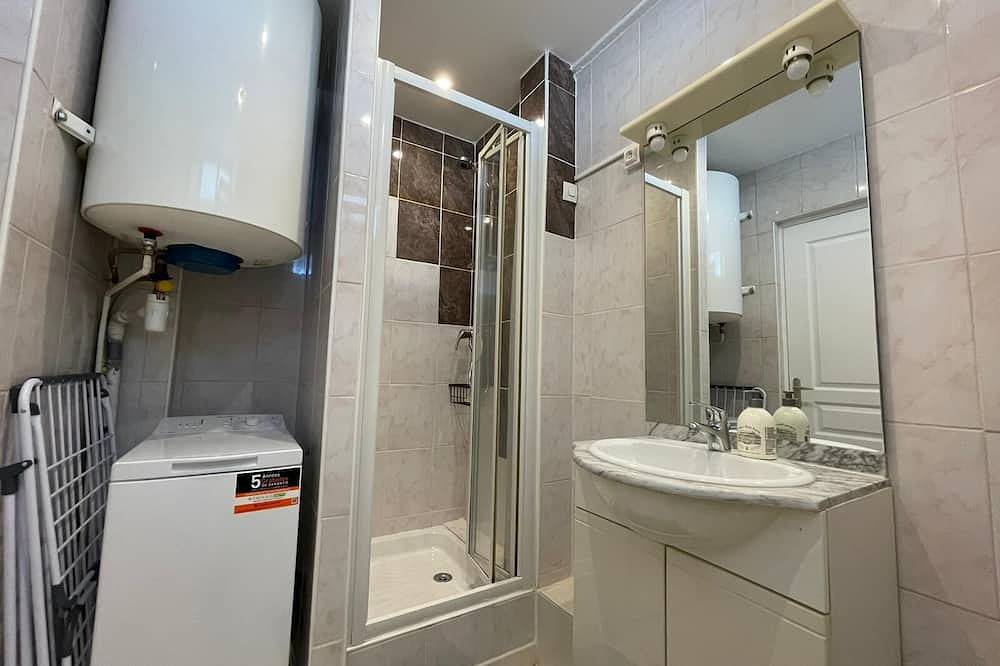 Entire apartment, Feet In The Water in Saint-Martin-du-Littoral, Le Havre region