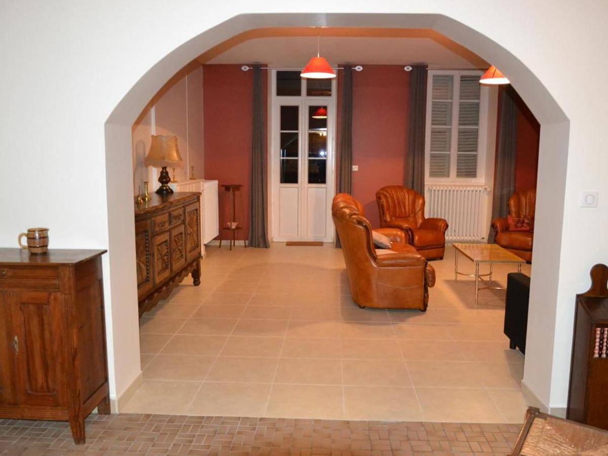 Holiday Home (6 Adults) in Châtel-de-Neuvre, Allier