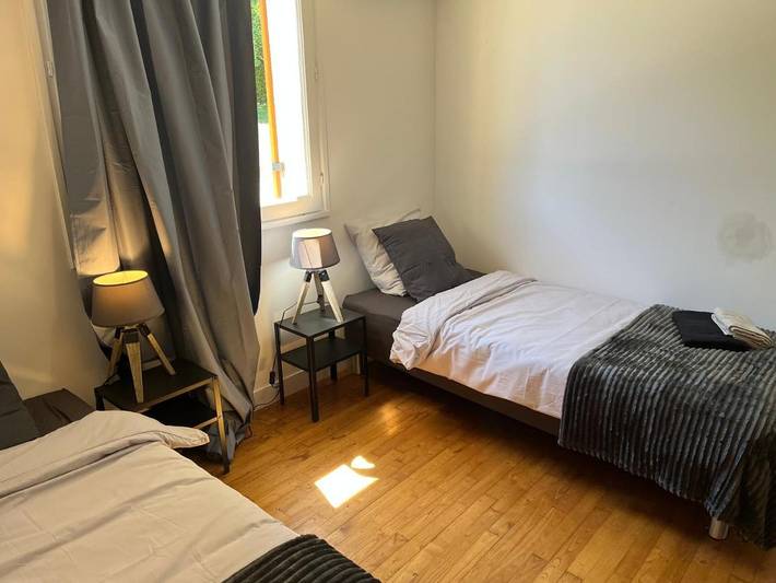 Location de vacances pour 6 personnes, avec vue ainsi que piscine et jardin à Saint-Antoine-Cumond - 3