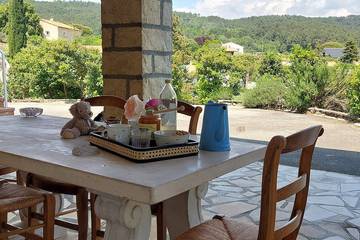 Gîte pour 5 personnes, avec jardin à Veyras