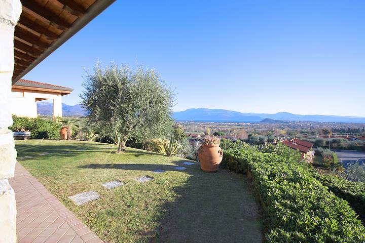 Villa für 8 Personen, mit Garten und Terrasse sowie Seeblick am Gardasee - 2