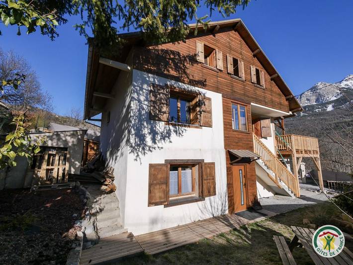 Gîte pour 2 personnes, avec jardin à Saint-Martin-de-Queyrières