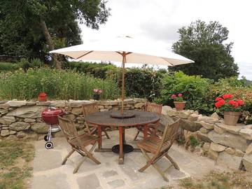 Gîte pour 4 Personnes dans Pulvérières, Massif central, Photo 1