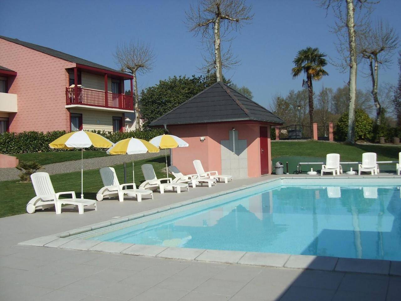 Appartement entier, One-Bedroom Apartment - First Floor (2 Adults) in Salies-de-Béarn, Béarn