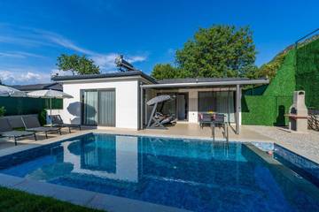 Ferienhaus für 4 Personen, mit Terrasse und Garten in Ägäisregion