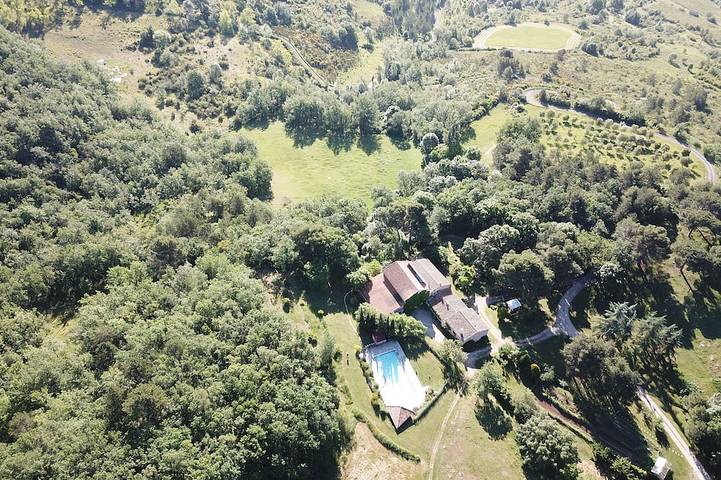 Location de vacances pour 16 personnes, avec Terrasse ainsi que Jardin et Piscine à Campagne-sur-Aude