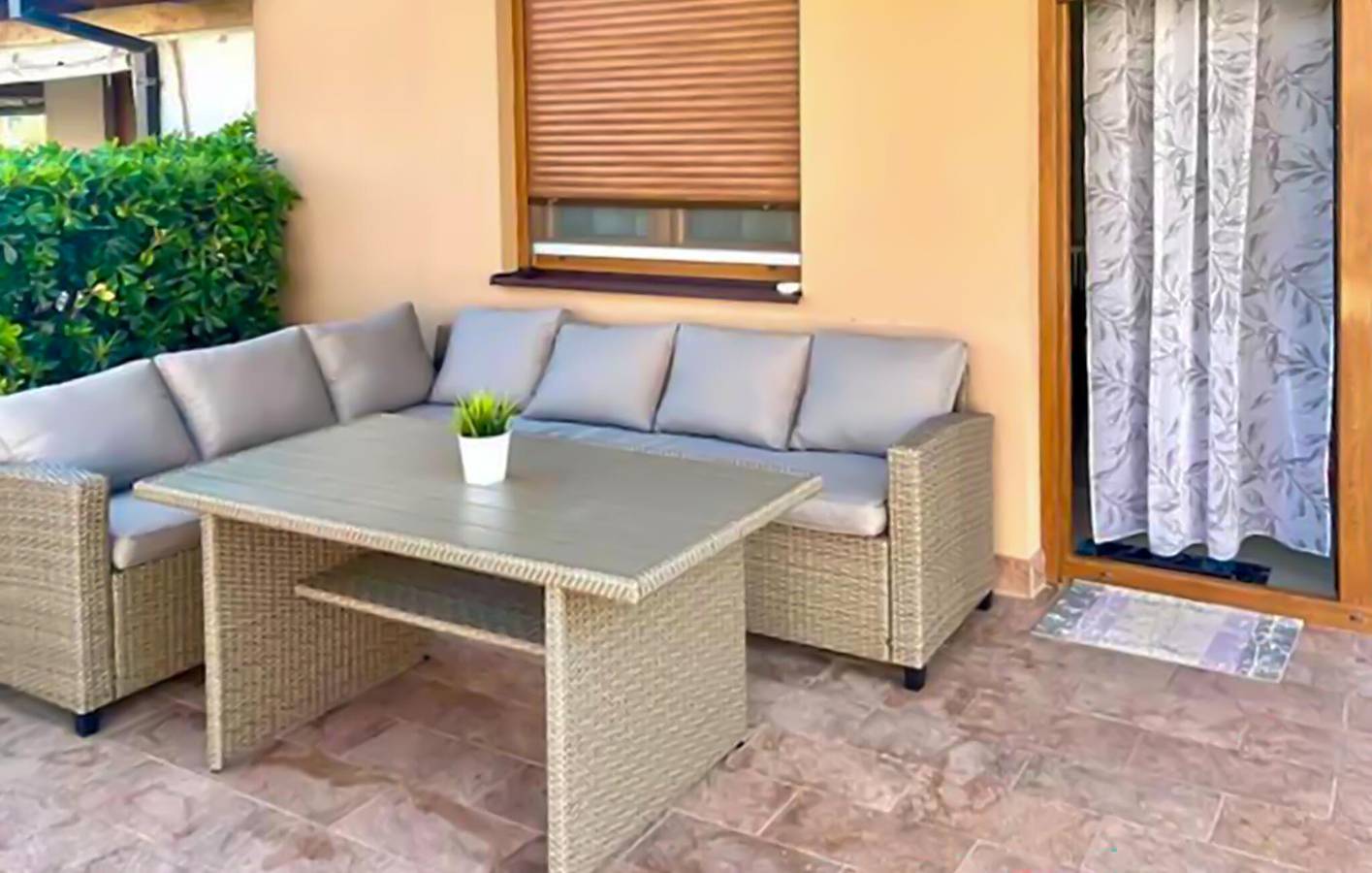 Elegante apartamento de 2 dormitorios con piscina, aparcamiento y a 2,5 km de la playa in Banjole, Costa sur de Istria