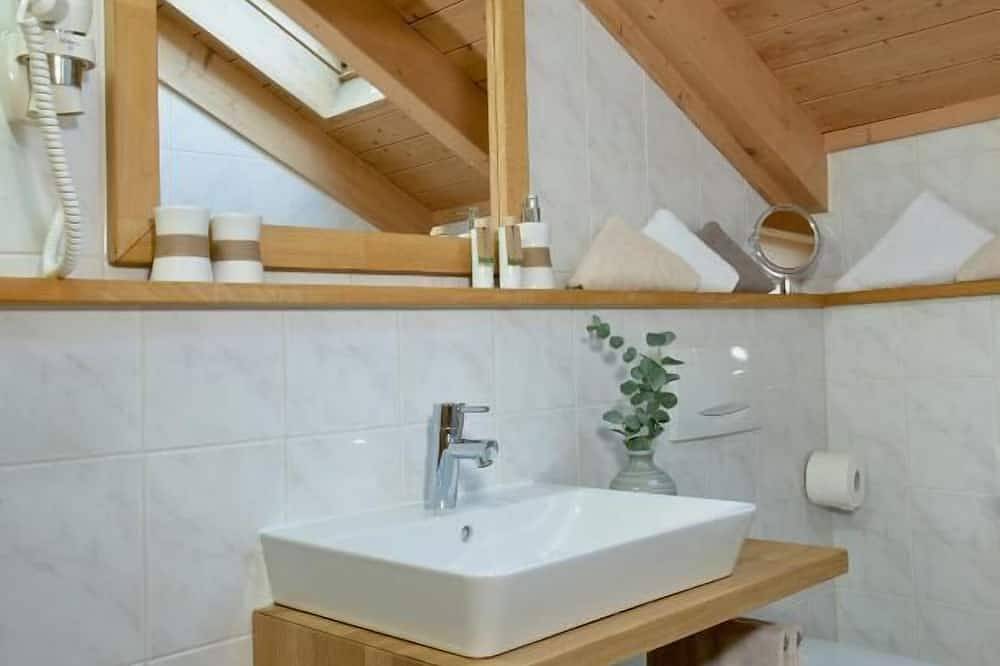 Apartamento inteiro, Espaçoso apartamento de 70 m² no sótão com dois quartos in Frauenau, Baviera Oriental