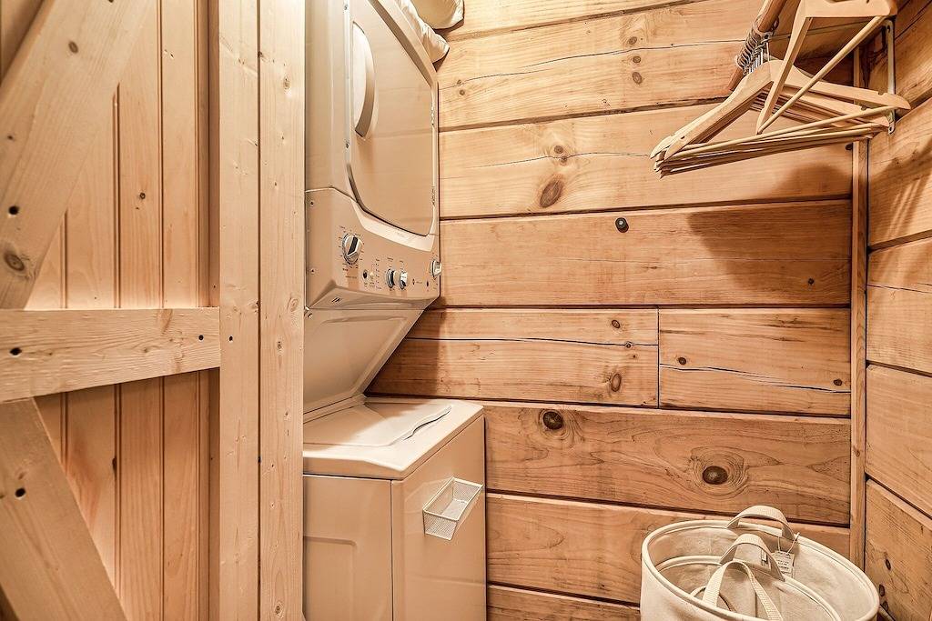 Rustic Escape: Nature Views, Hot Tub & Fire Pit in Sevierville, Sevier County