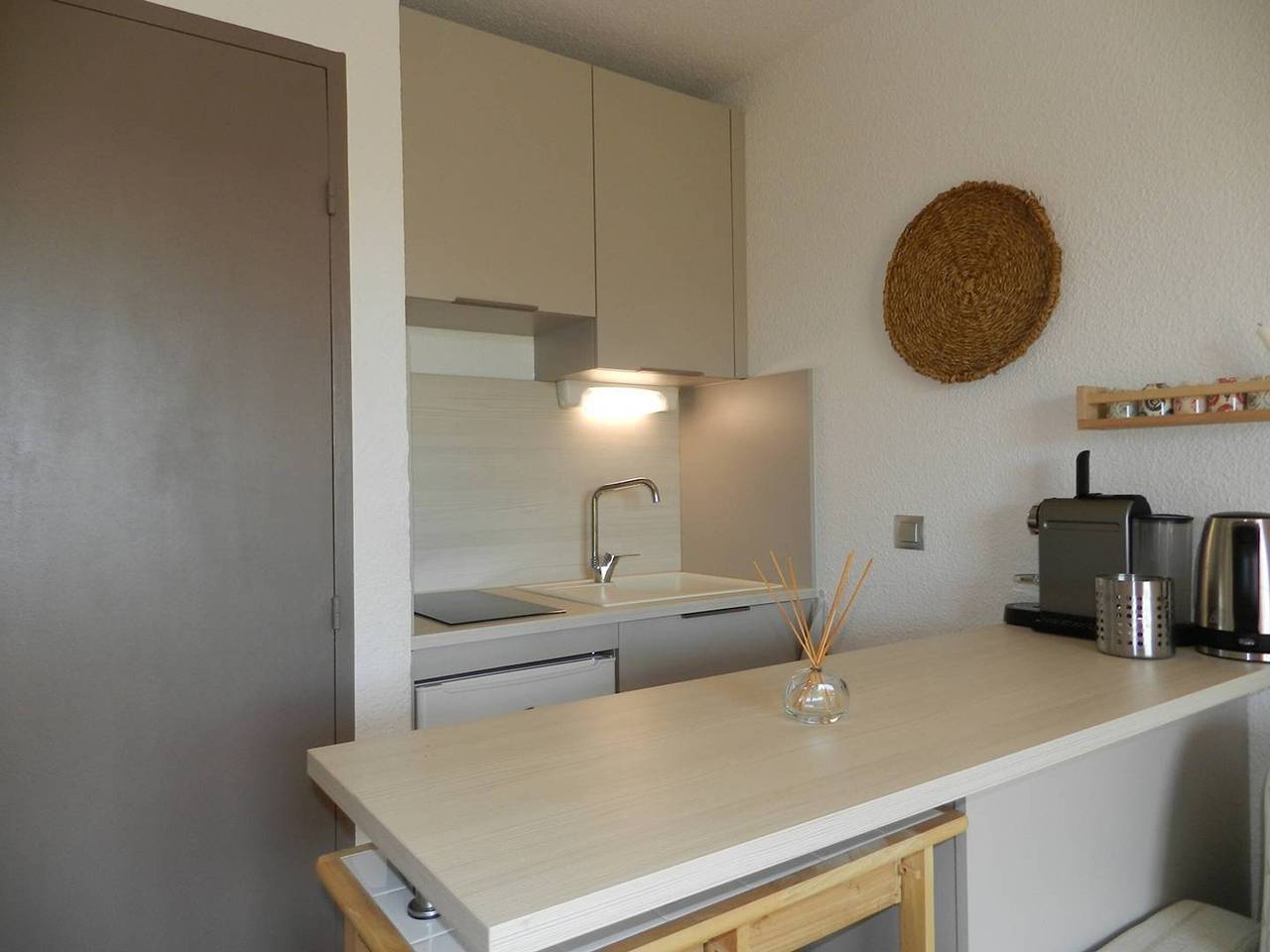Entire apartment, 2-room apartment, terrace and private parking, La Londe-les-Maures in La Londe-les-Maures, Toulon region